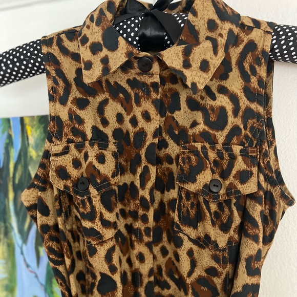 Vintage leopard print dress with matching belt. Sz xs Buttons down the middle - Picture 6 of 10